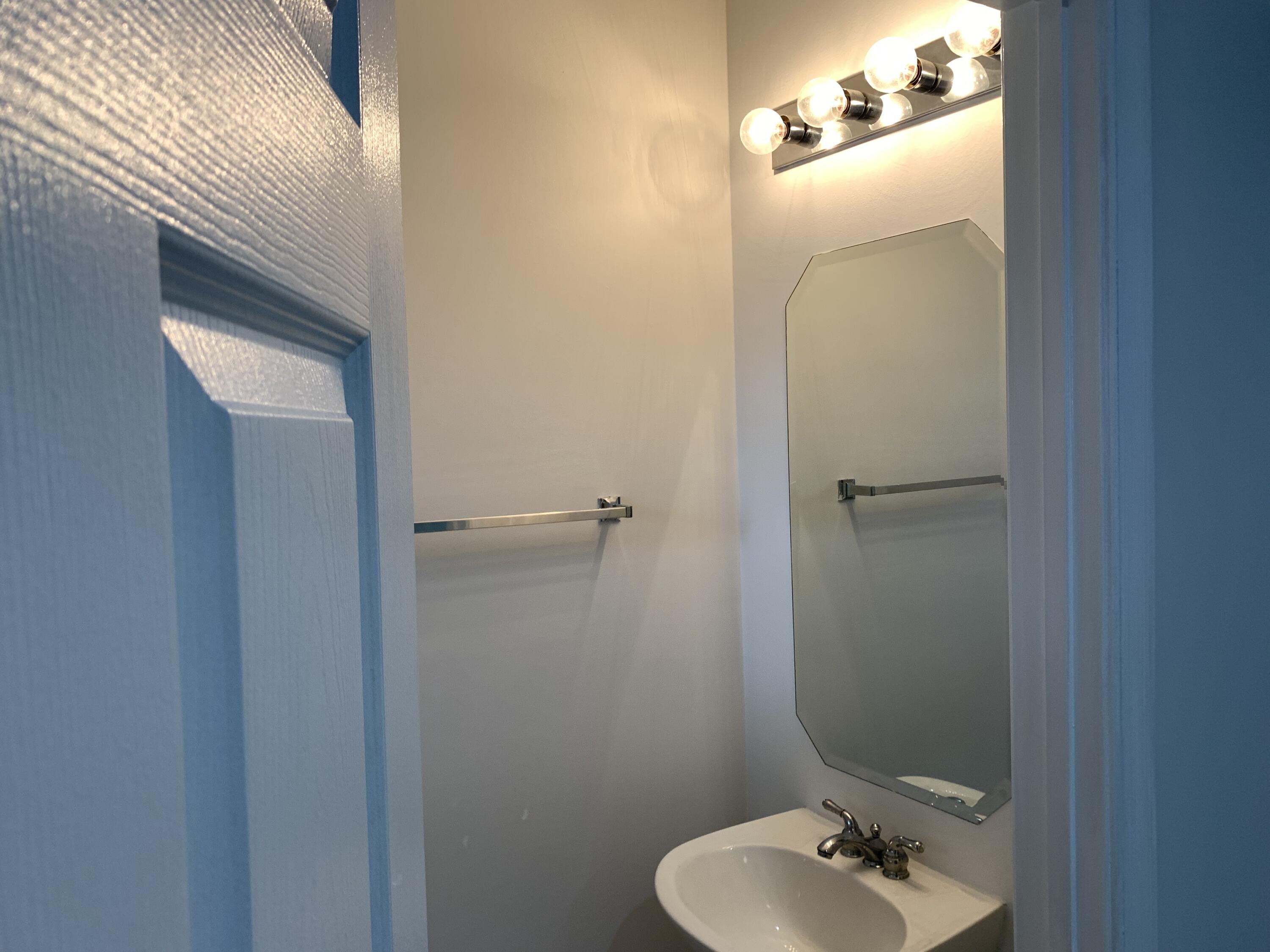 21024 Vía Eden Boca Raton, FL 33433 - Photo 21 of 30 Half Bath