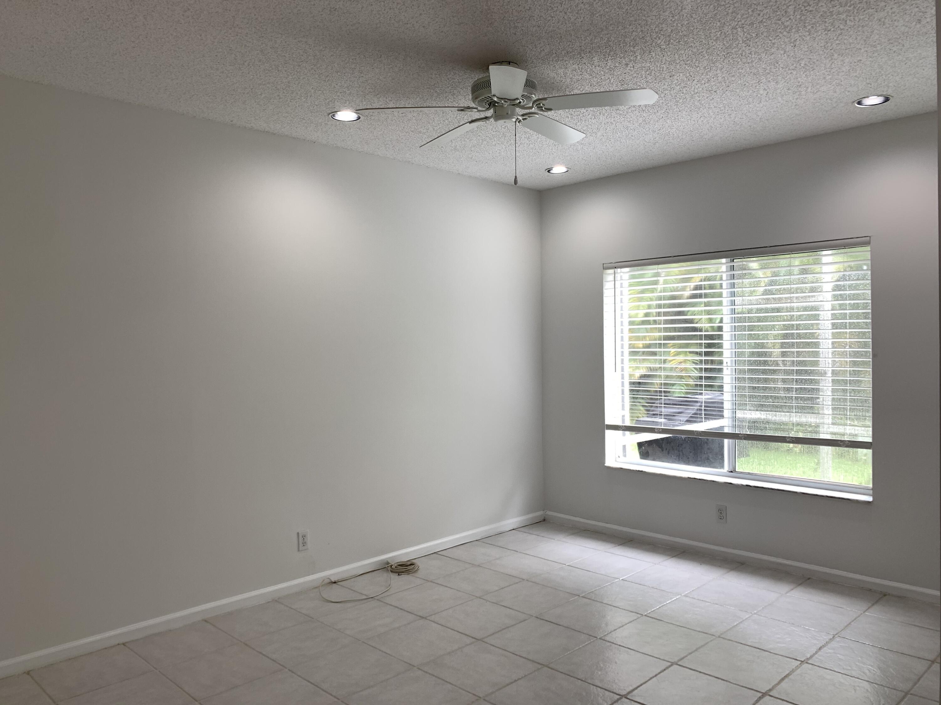 21024 Vía Eden Boca Raton, FL 33433 - Photo 3 of 30 Family room