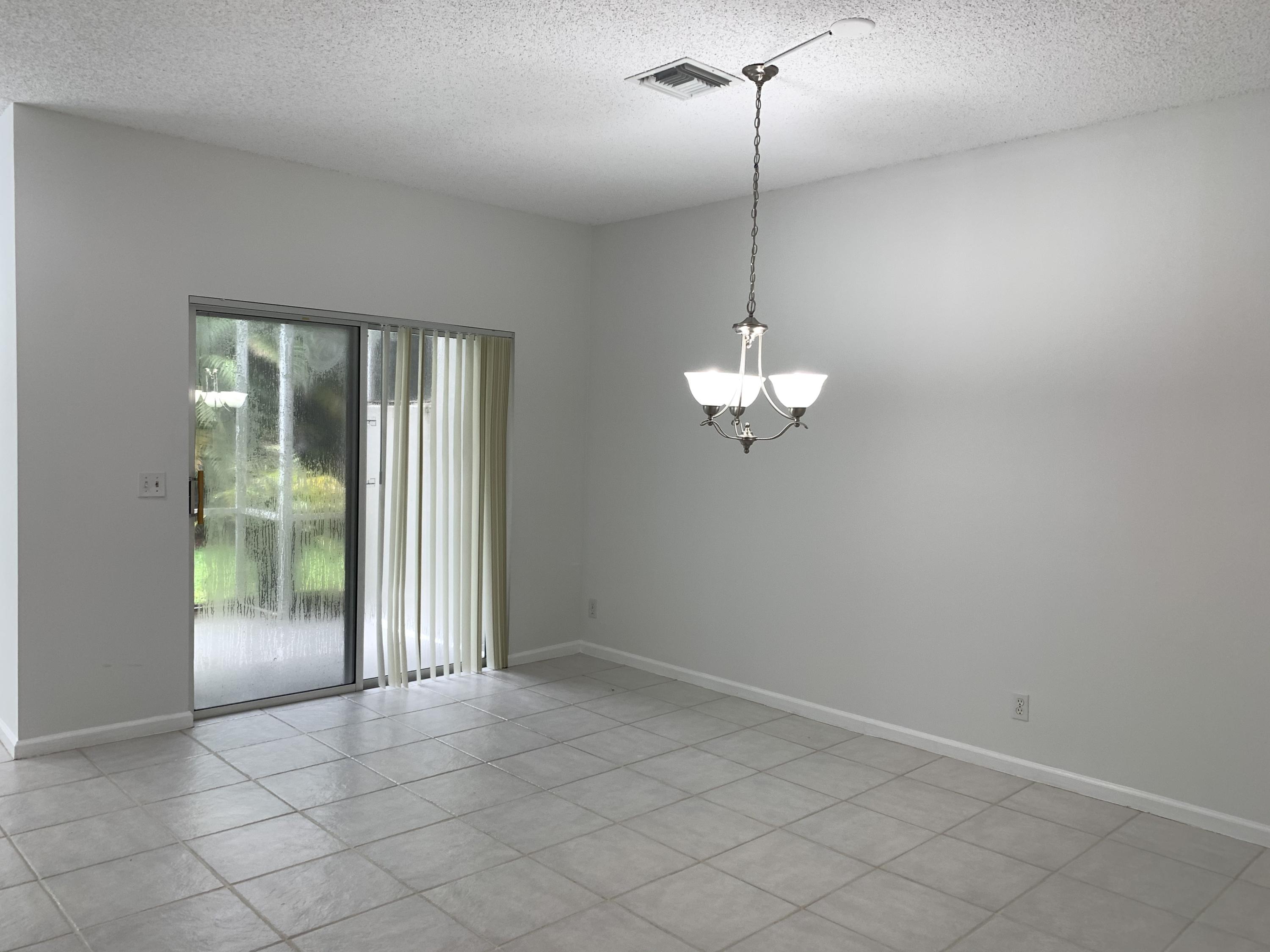 21024 Vía Eden Boca Raton, FL 33433 - Photo 5 of 30 Dining Area