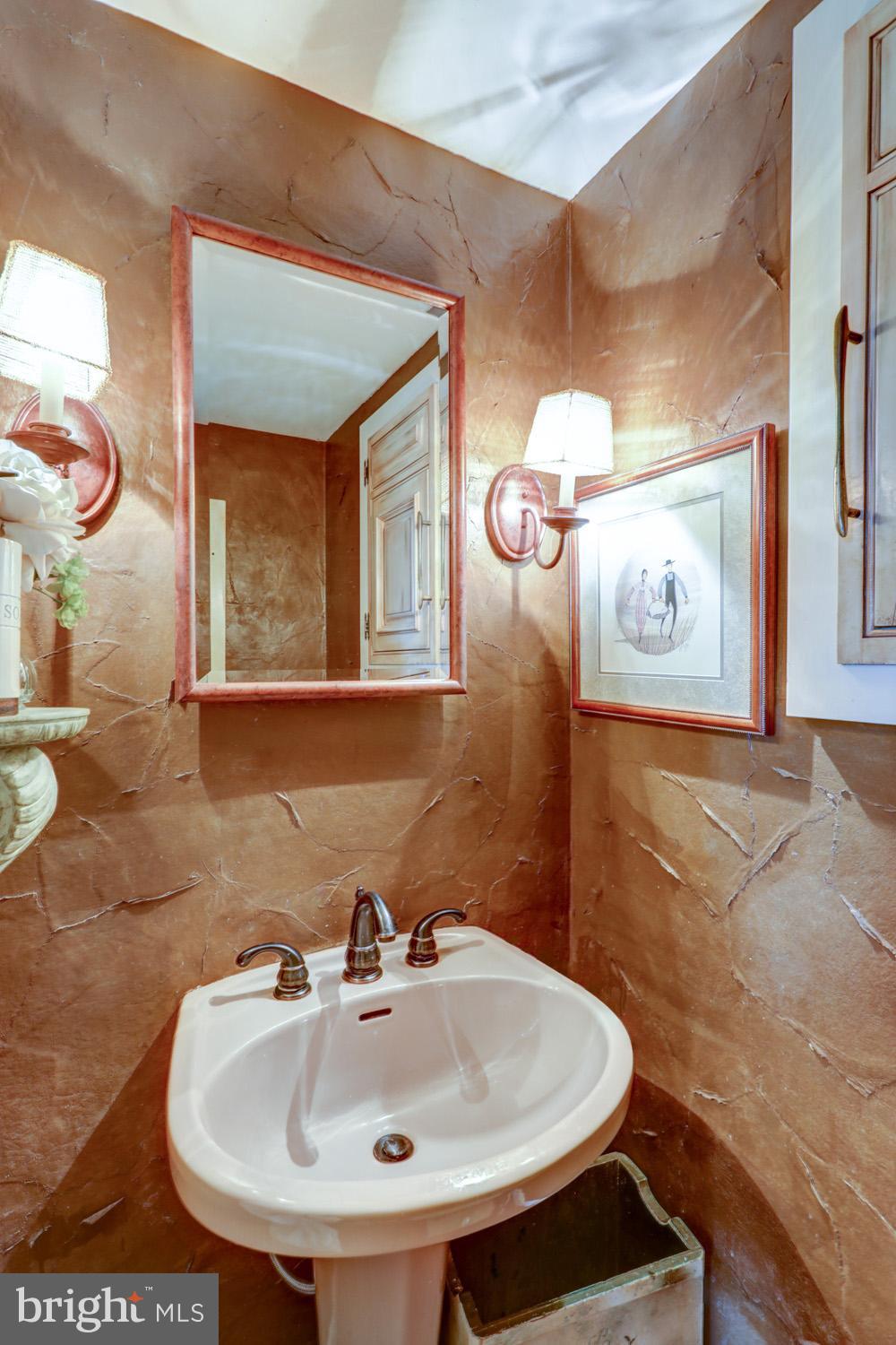 871 Bossler Road Elizabethtown, PA 17022 - Photo 27 of 80 Half Bath