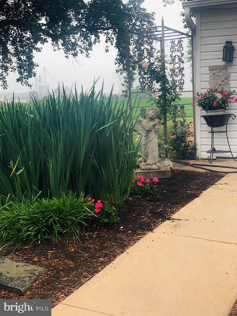 871 Bossler Road Elizabethtown, PA 17022 - Photo 8 of 80 Beautiful outdoor gardens
