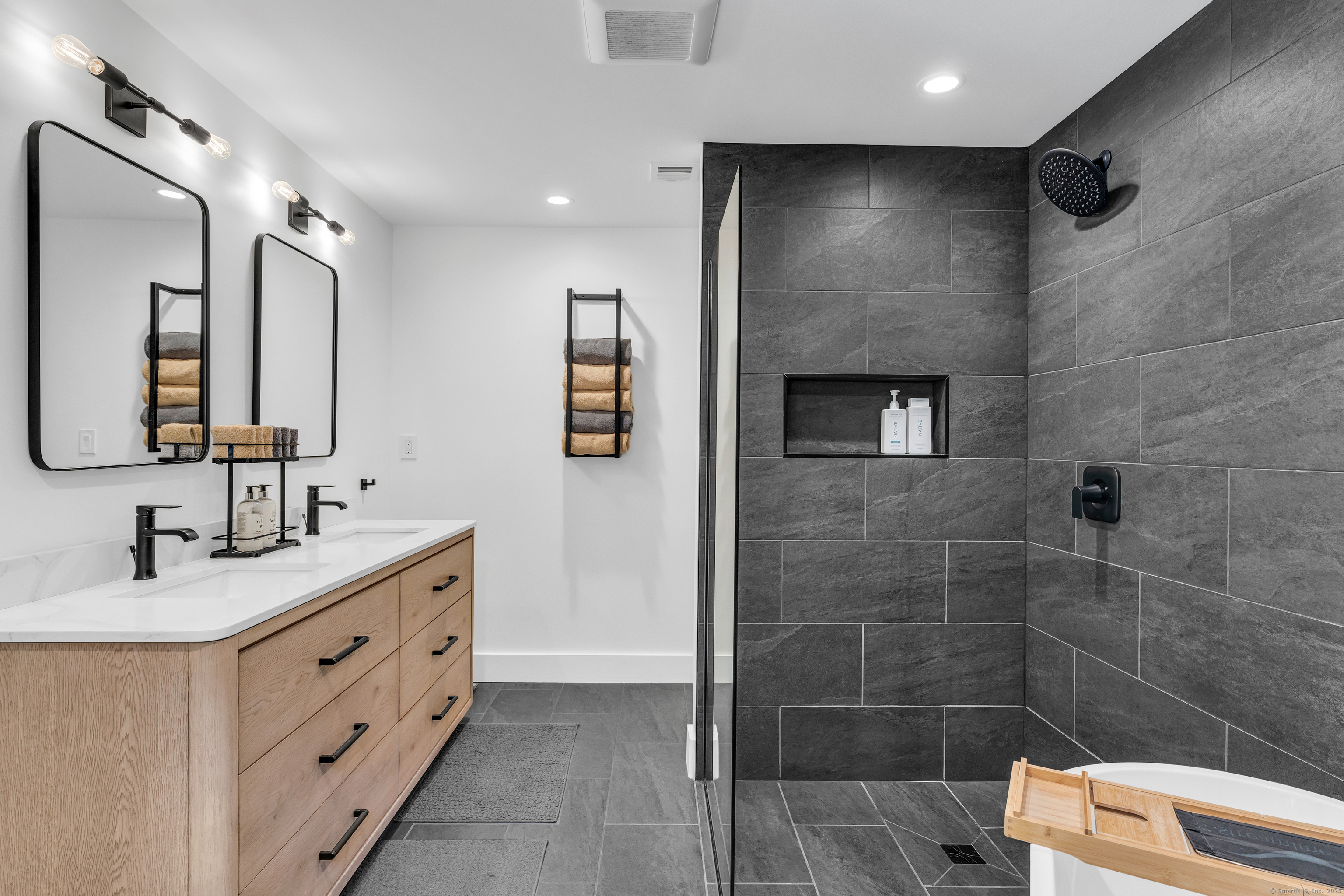 69 Squires Road Madison, CT 06443 - Photo 10 of 40