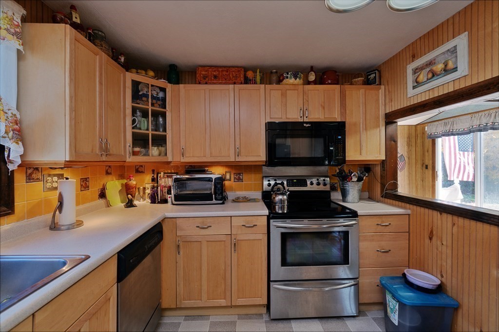 2499 Chestnut Street Dighton, MA 02764 - Photo 11 of 34