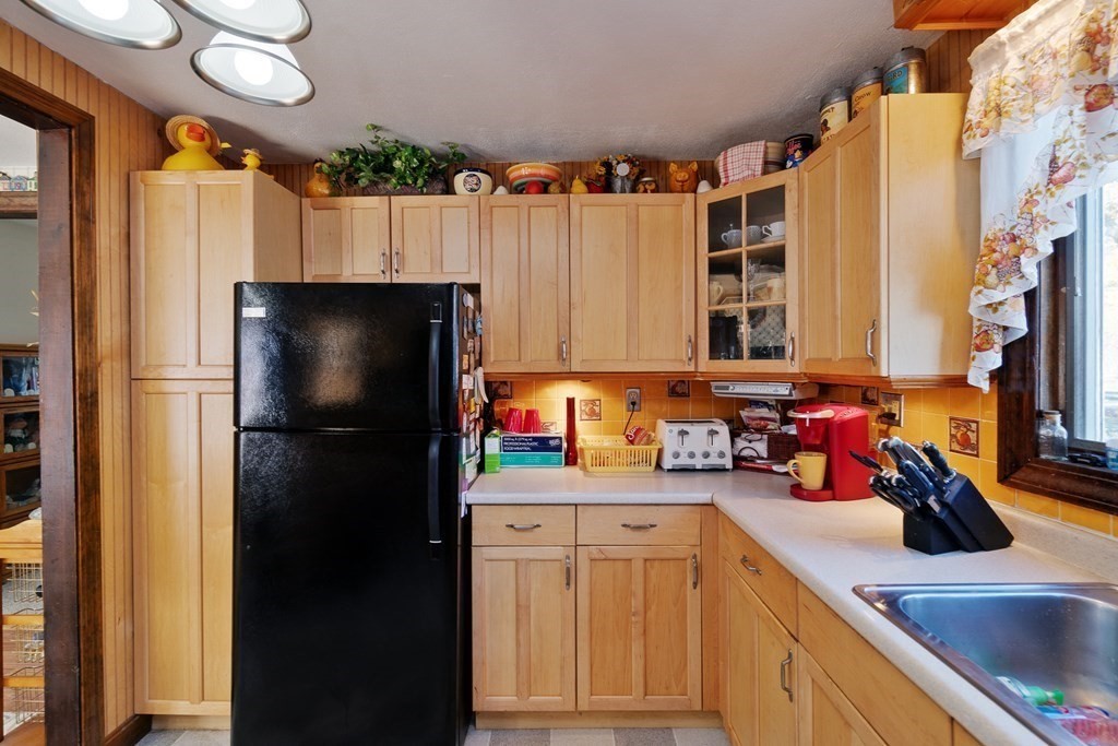 2499 Chestnut Street Dighton, MA 02764 - Photo 12 of 34