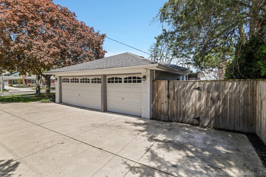 1177 Cadieux Road Grosse Pointe, MI 48230 - Photo 33 of 36 50108815-32.JPG