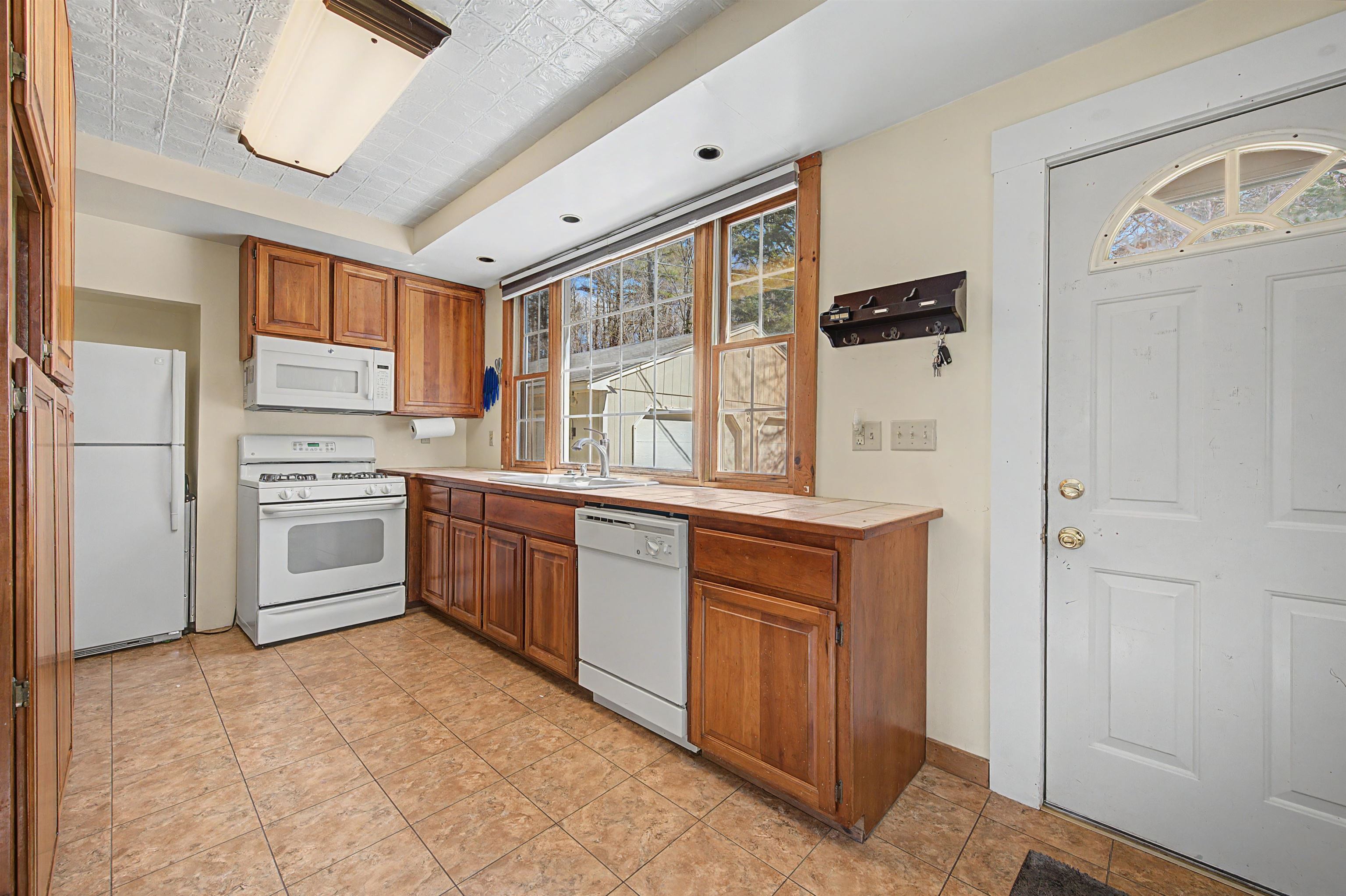 48 Bradford Road Sunapee, NH 03782 - Photo 4 of 40