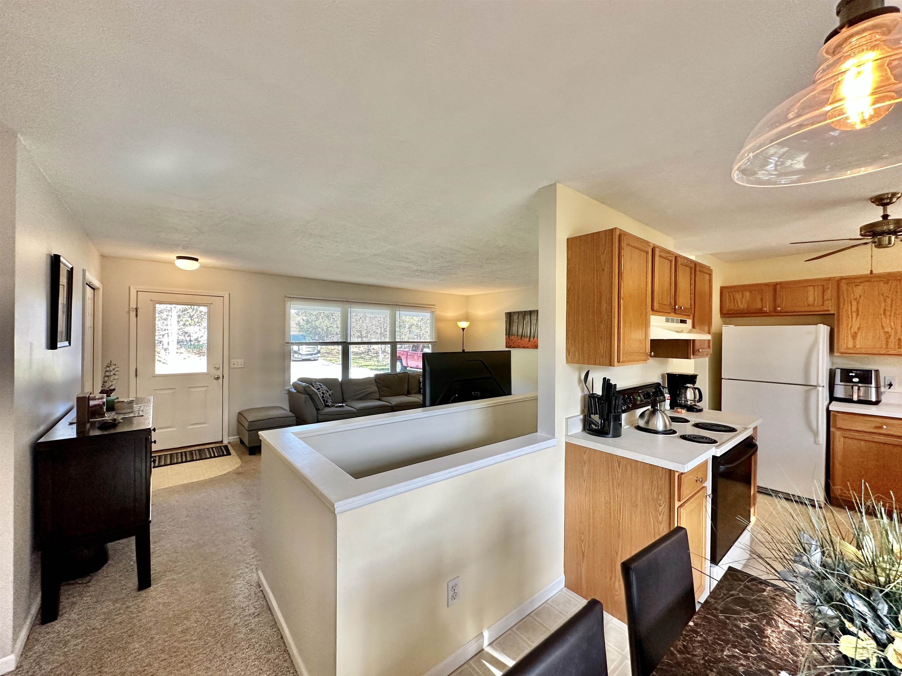 5475 Goodrick Road Traverse City, MI 49684 - Photo 8 of 34 1910585-7.JPG