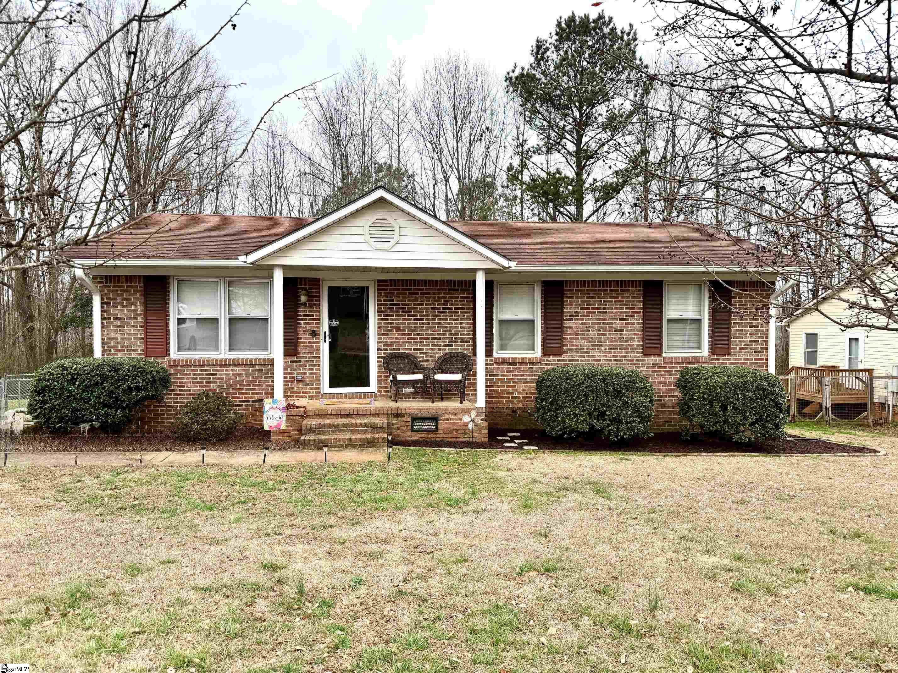 402 Calhoun Street Laurens, SC 29360 - Photo 1 of 16 Gallery Image 1