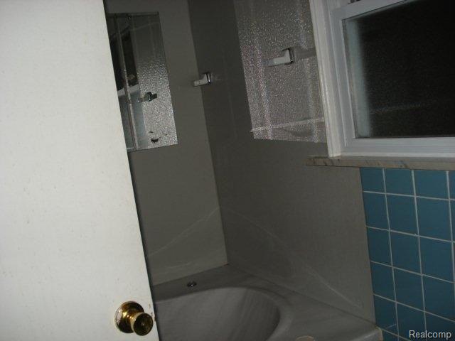 3250 Riverside Drive Port Huron, MI 48060 - Photo 9 of 10 9.jpg