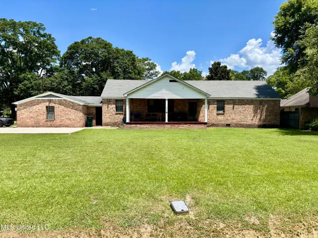 $200,000 | 814 West Claiborne Avenue, Greenwood, MS 38930