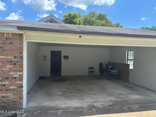 $200,000 | 814 West Claiborne Avenue, Greenwood, MS 38930