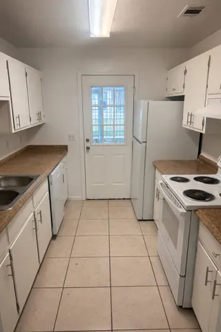 $1,800 | 2221 Timberwood Circle South, Tallahassee, FL 32304