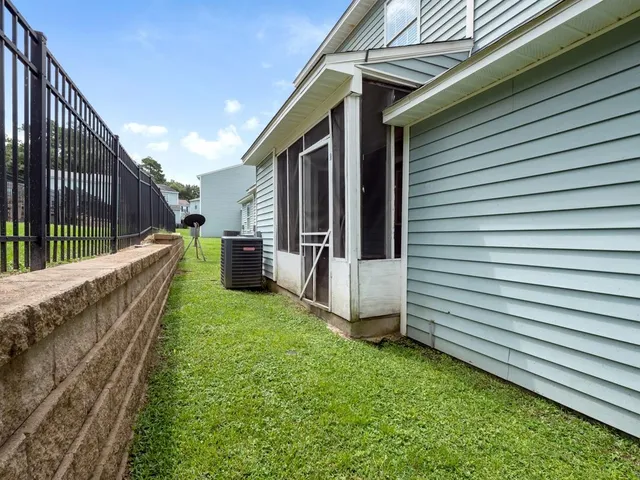 $1,800 | 2221 Timberwood Circle South, Tallahassee, FL 32304