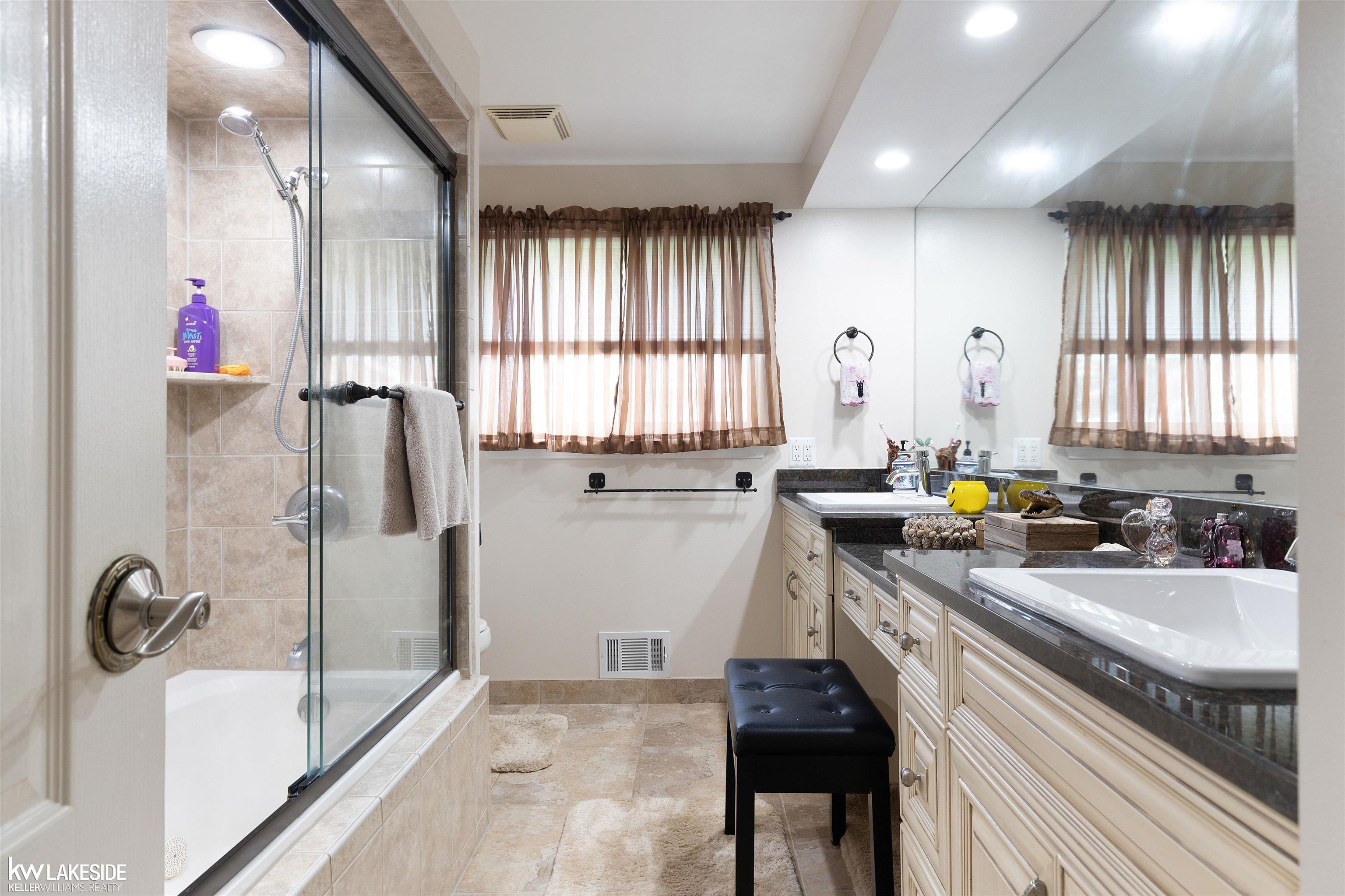 60651 Mound Road Washington, MI 48094 - Photo 47 of 79 50089229-46.JPG