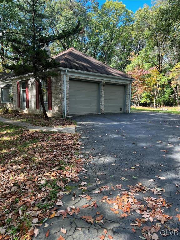 6223 Hilltop Road Orefield, PA 18069 - Photo 4 of 13 Gallery Image 4