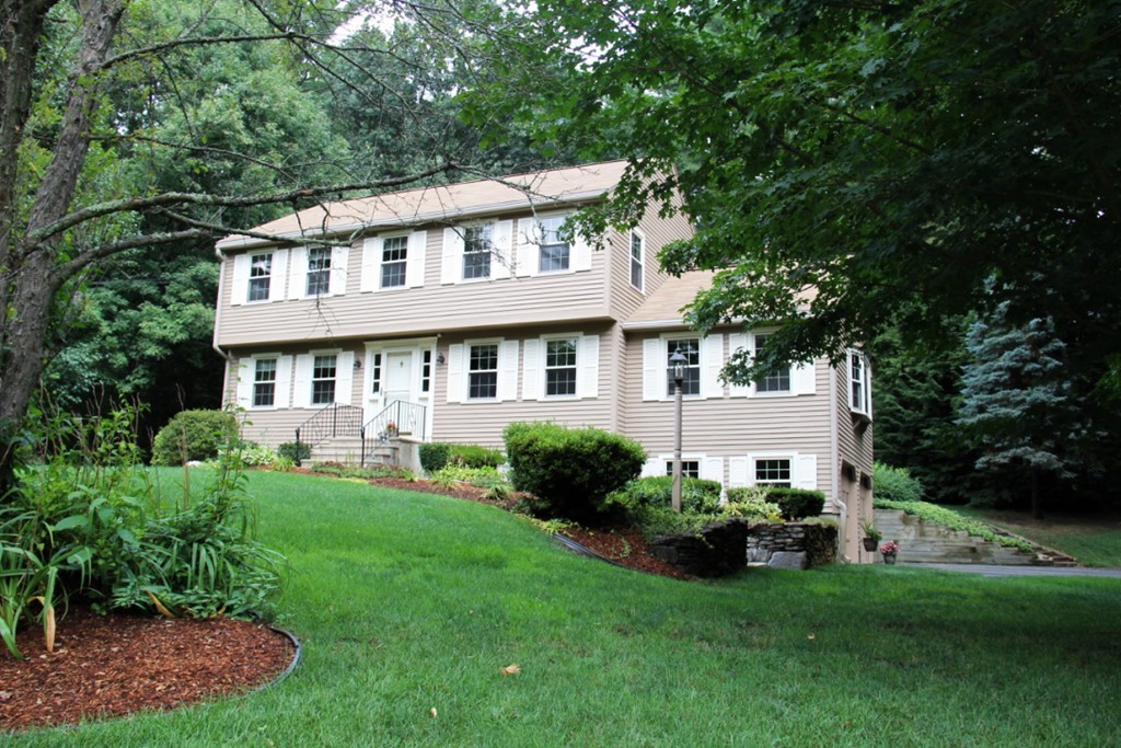 10 Hart Road Chelmsford, MA 01824 - Photo 1 of 20 Gallery Image 1
