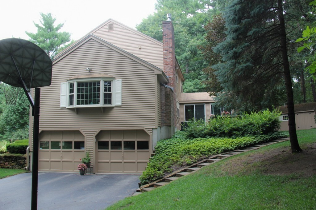 10 Hart Road Chelmsford, MA 01824 - Photo 2 of 20 Gallery Image 2