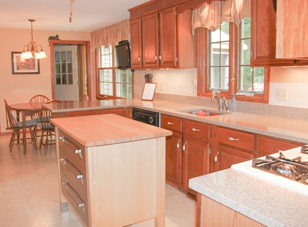 10 Hart Road Chelmsford, MA 01824 - Photo 5 of 20 Gallery Image 5