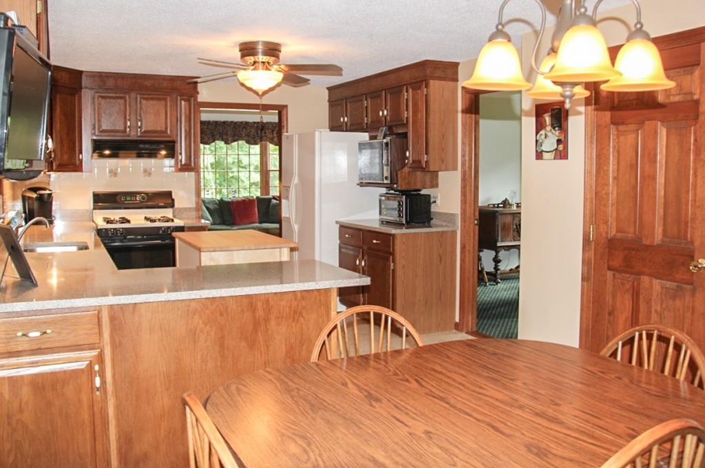 10 Hart Road Chelmsford, MA 01824 - Photo 6 of 20 Gallery Image 6