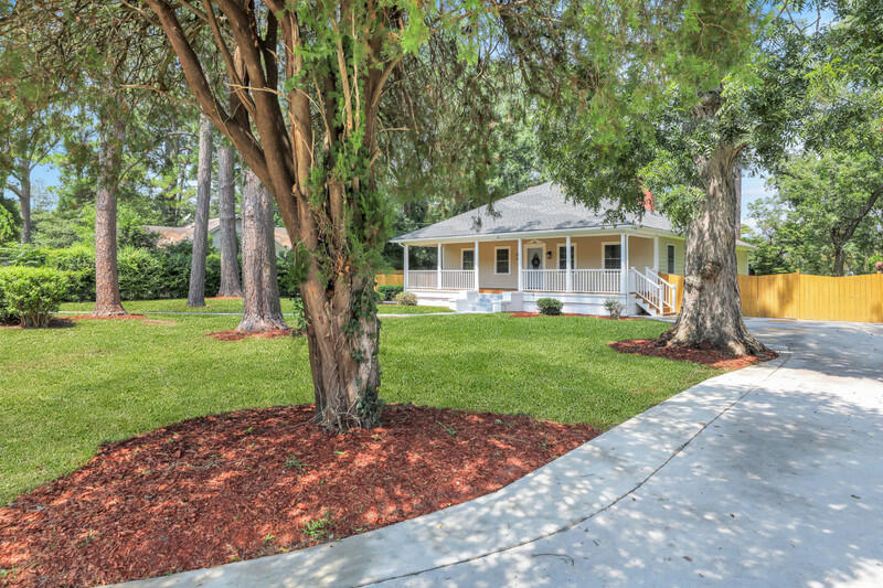 305 East George Street St. George, SC 29477 - Photo 1 of 33 4T8A8645_1.jpg-vsuniqueid-64e75ff8979bb