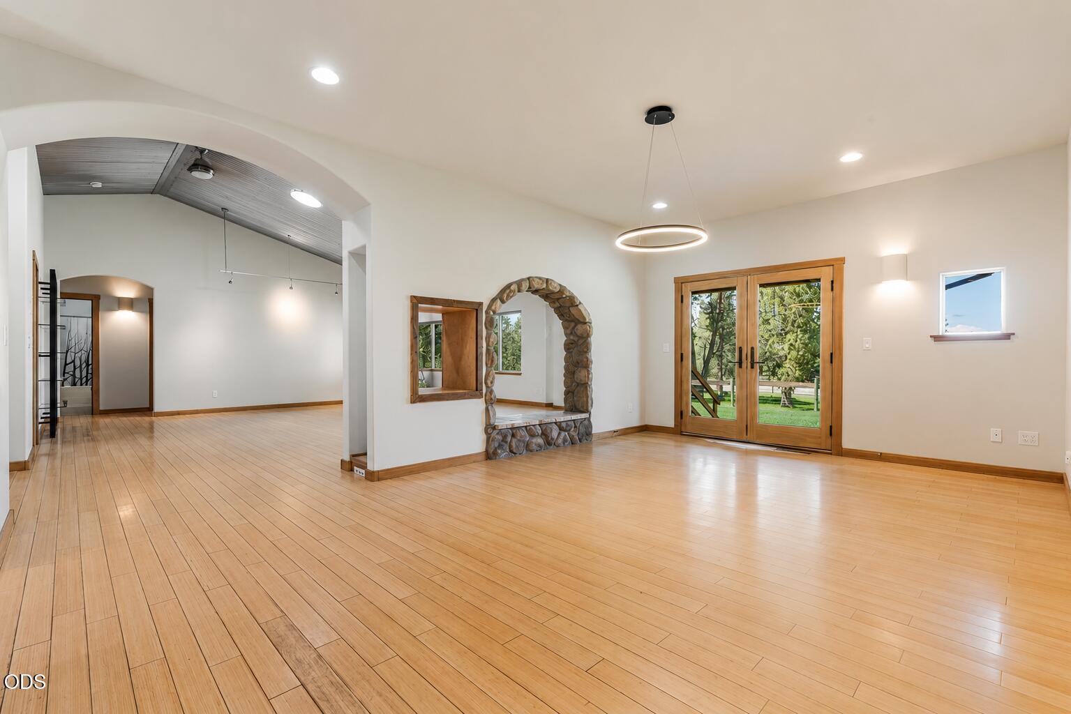 69175 Holmes Road Sisters, OR 97759 - Photo 8 of 46 Gallery Image 8