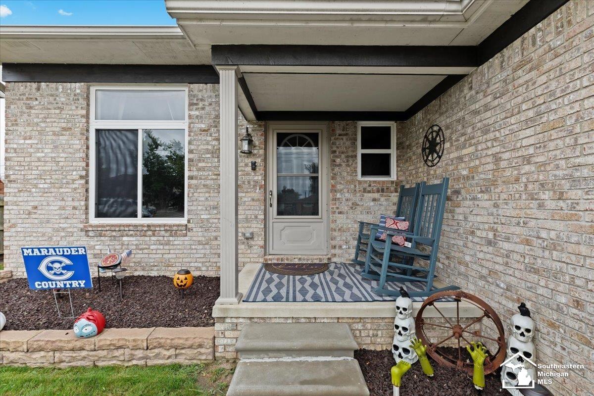 13960 Middle Gibraltar Road Gibraltar, MI 48173 - Photo 3 of 32