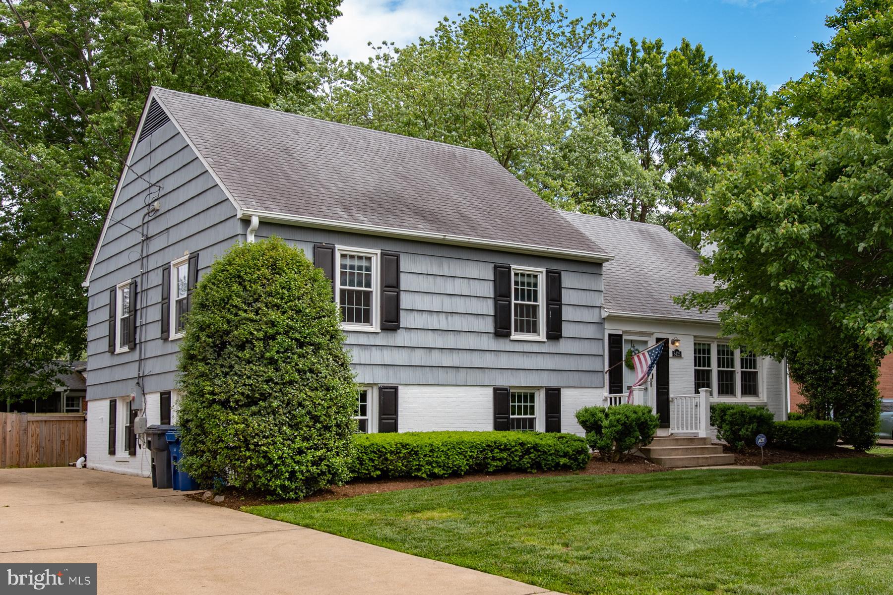 8425 Fort Hunt Road Alexandria, VA 22308 - Photo 1 of 24 Beautiful home flooded with natural light