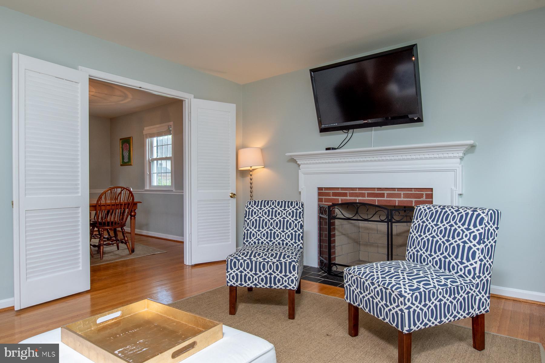 8425 Fort Hunt Road Alexandria, VA 22308 - Photo 3 of 24 Wood burning fireplace in great condition