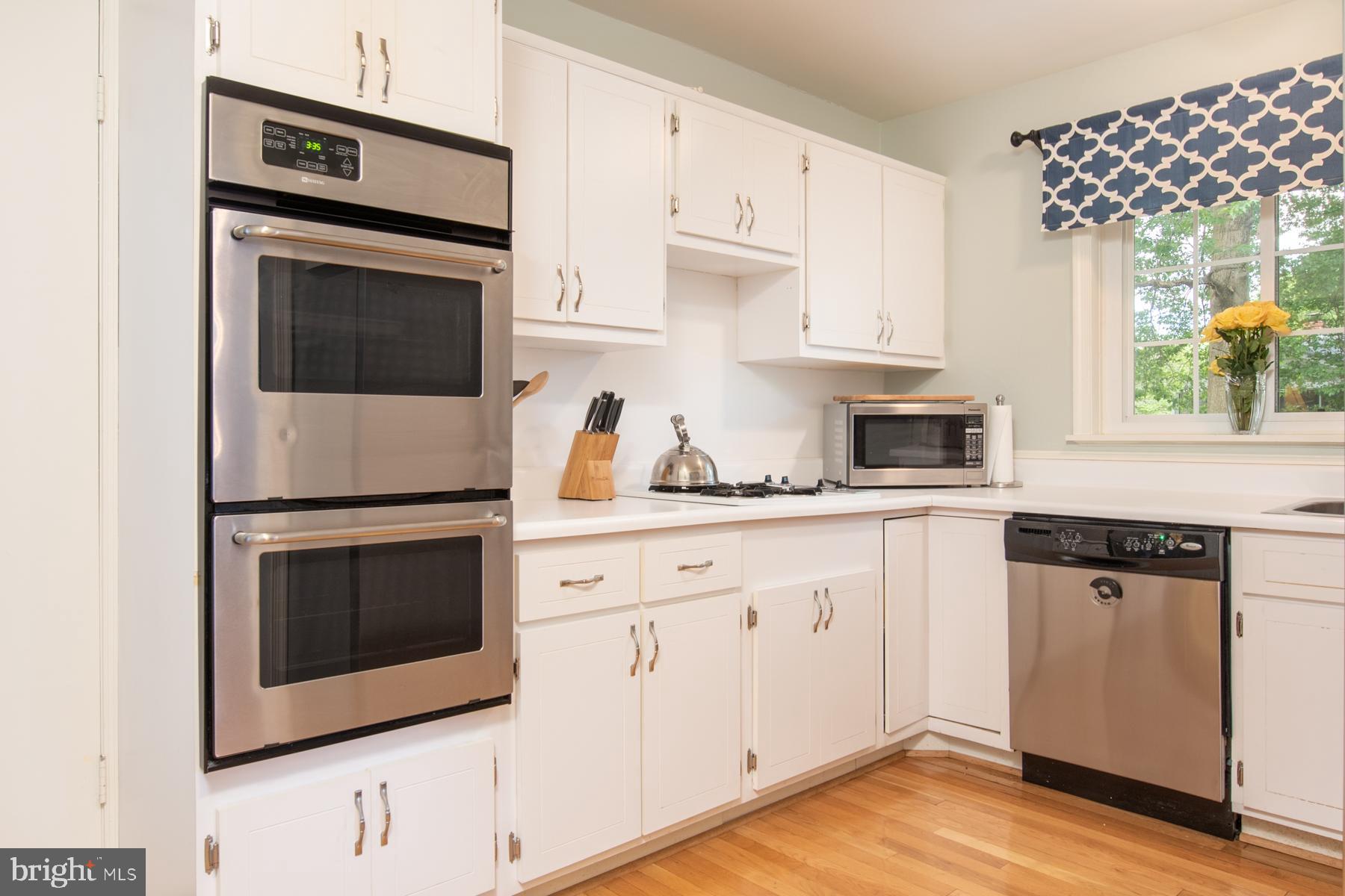 8425 Fort Hunt Road Alexandria, VA 22308 - Photo 5 of 24 bright kitchen with updated appliances