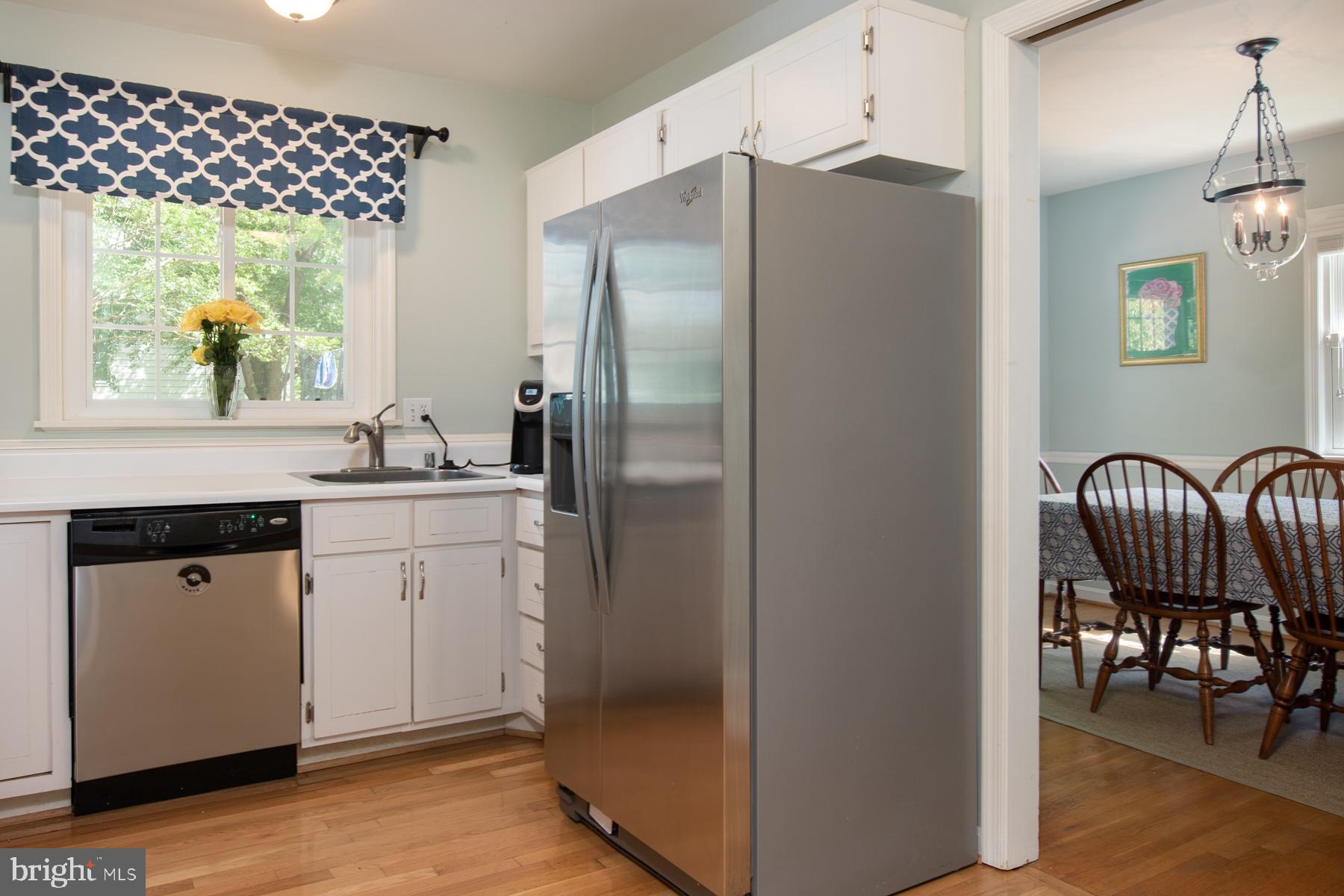 8425 Fort Hunt Road Alexandria, VA 22308 - Photo 6 of 24 kitchen opens to the dining room