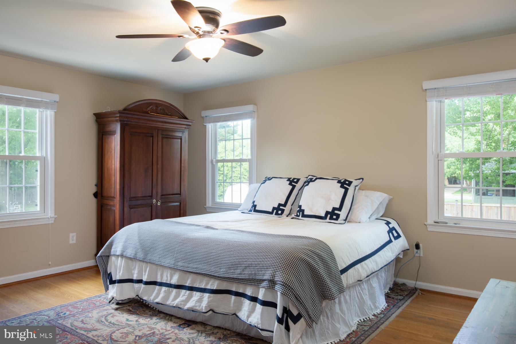 8425 Fort Hunt Road Alexandria, VA 22308 - Photo 7 of 24 king sized master bedroom