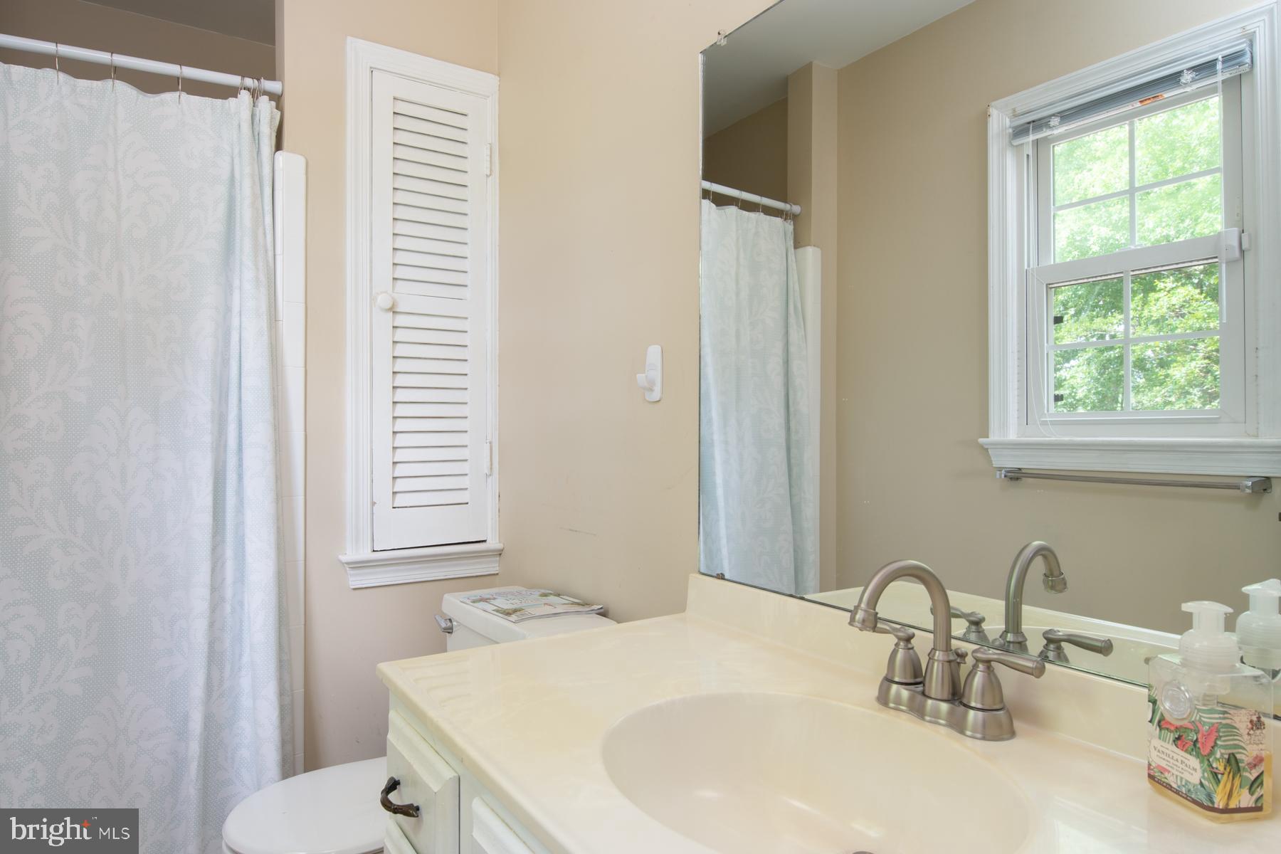 8425 Fort Hunt Road Alexandria, VA 22308 - Photo 9 of 24 master bathroom