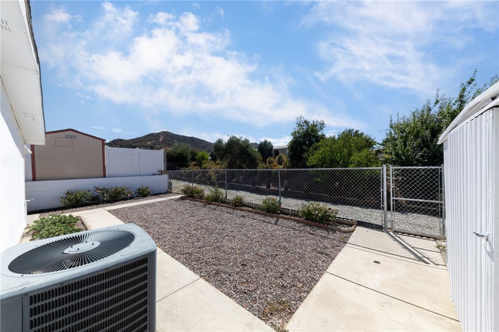 40975 Laredo Trail Cherry Valley, CA 92223 - Photo 13 of 34 a view of a backyard