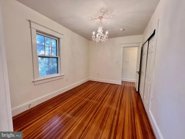 a view of livingroom with furniture