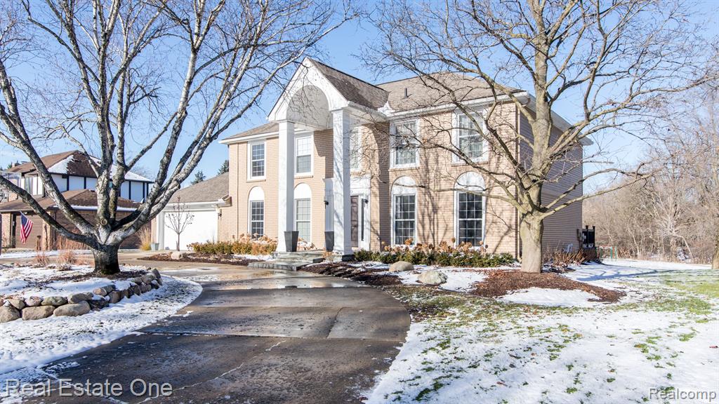35280 Spring Hill Road Farmington Hills, MI 48331 - Photo 3 of 62