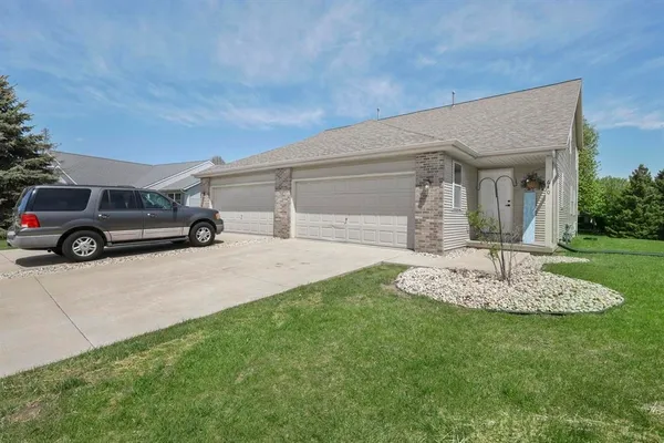 $2,850 | 640 Tower Drive, Unit 1, Sun Prairie, WI 53590