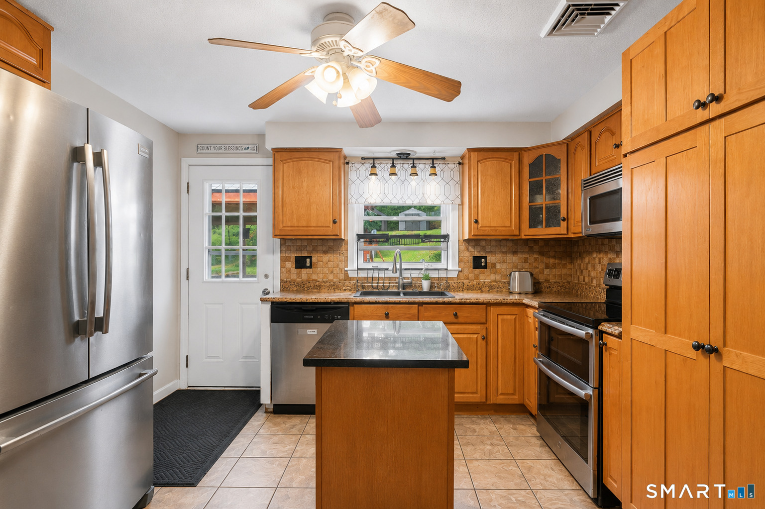 17 North Ridgeland Road Wallingford, CT 06492 - Photo 5 of 27 Gallery Image 5