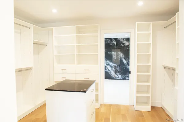 $2,750,000 | 6 Clearmeadow Court, Woodbury, NY 11797