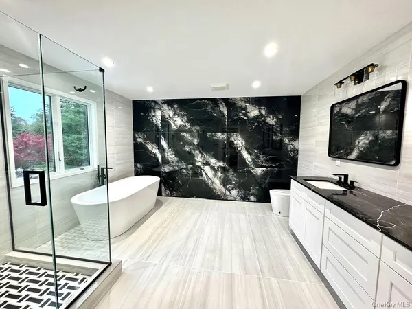 $2,750,000 | 6 Clearmeadow Court, Woodbury, NY 11797