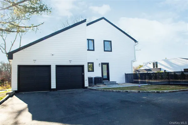 $2,750,000 | 6 Clearmeadow Court, Woodbury, NY 11797