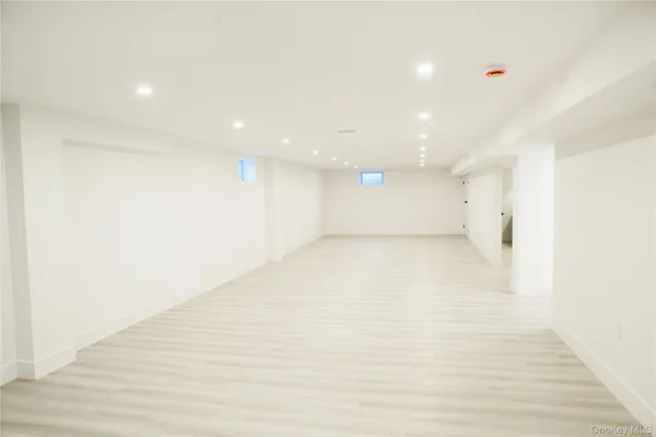 $2,750,000 | 6 Clearmeadow Court, Woodbury, NY 11797