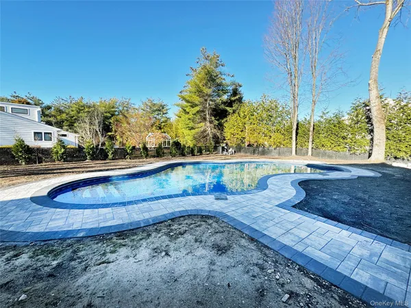 $2,750,000 | 6 Clearmeadow Court, Woodbury, NY 11797