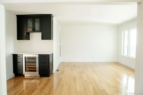 $2,750,000 | 6 Clearmeadow Court, Woodbury, NY 11797