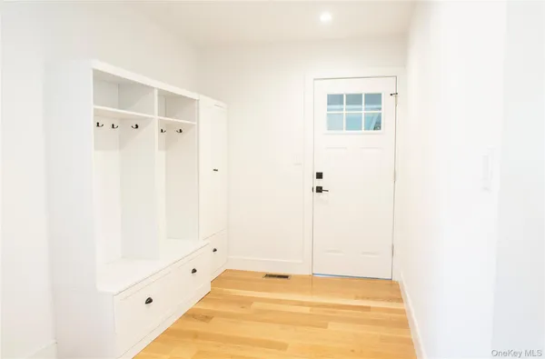 $2,750,000 | 6 Clearmeadow Court, Woodbury, NY 11797