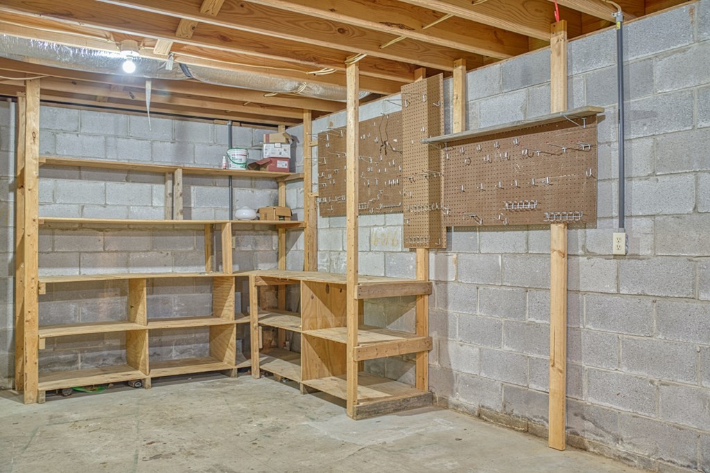 541 Bennett Road Sparta, TN 38583 - Photo 19 of 27 a view of an empty room with empty shelves