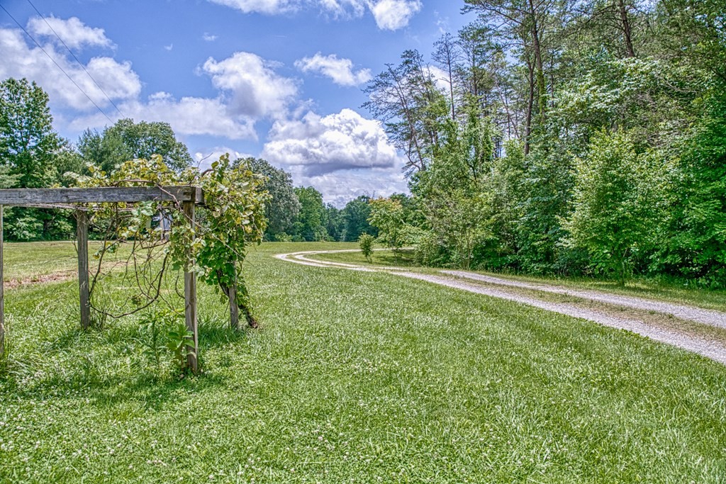 541 Bennett Road Sparta, TN 38583 - Photo 2 of 27 a view of a golf course with a lake