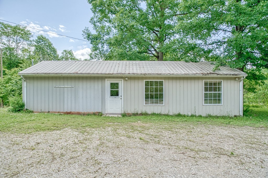 541 Bennett Road Sparta, TN 38583 - Photo 23 of 27 a view of a house with a yard and large tree
