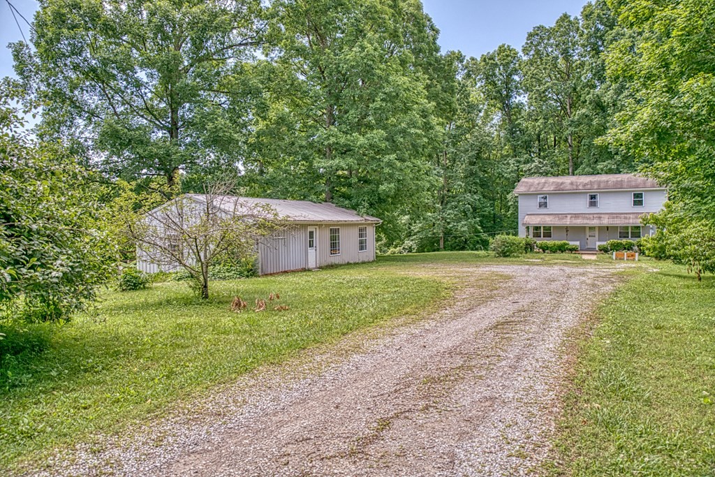 541 Bennett Road Sparta, TN 38583 - Photo 4 of 27