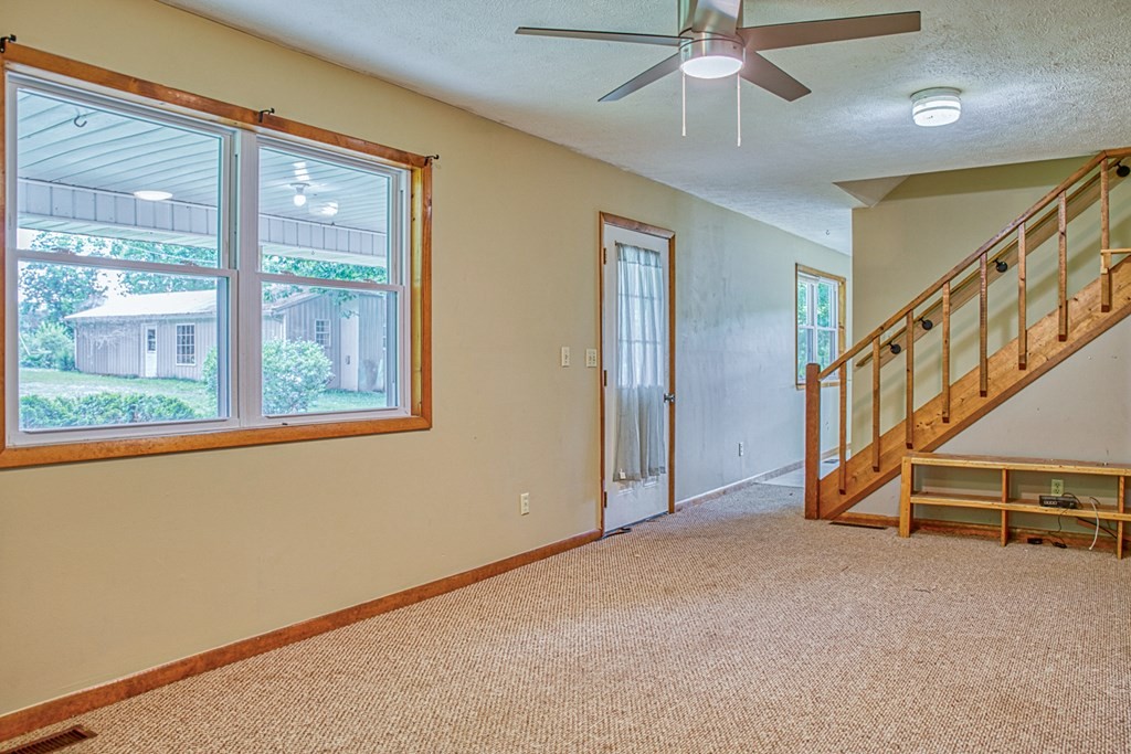 541 Bennett Road Sparta, TN 38583 - Photo 6 of 27 a view of an front door