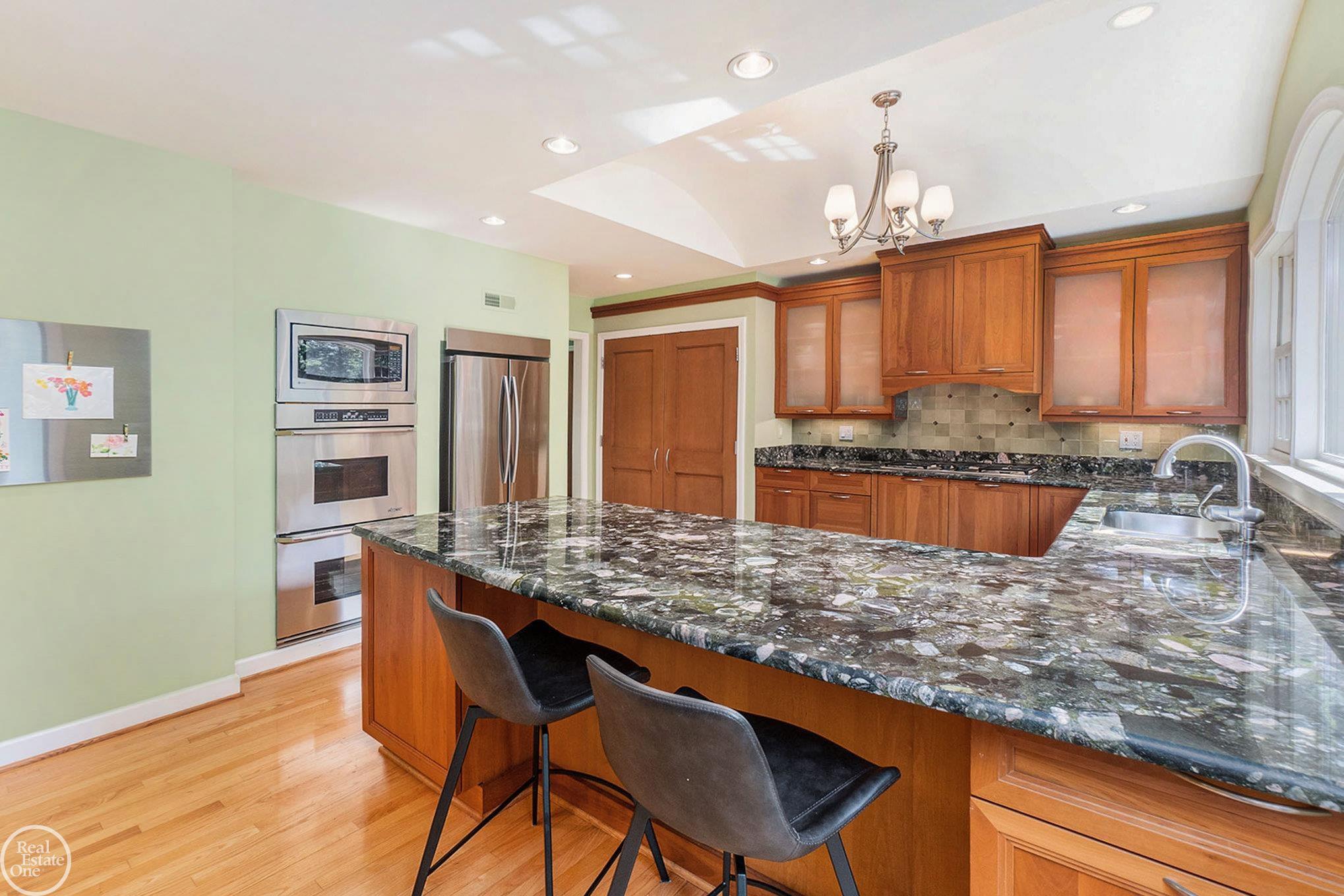 3781 Lincoln Road Bloomfield Hills, MI 48301 - Photo 9 of 37